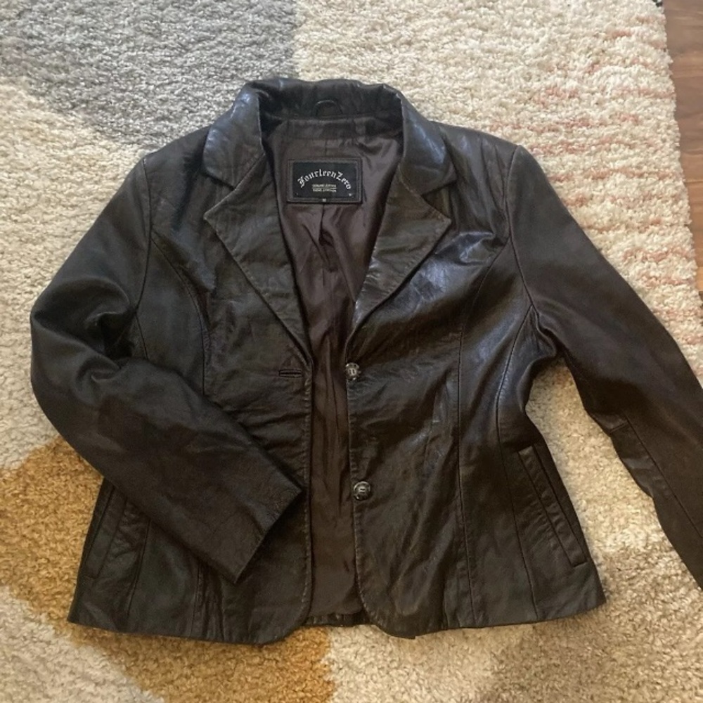 Brown Blazer Jacket with Notched Lapel and Fitted Style